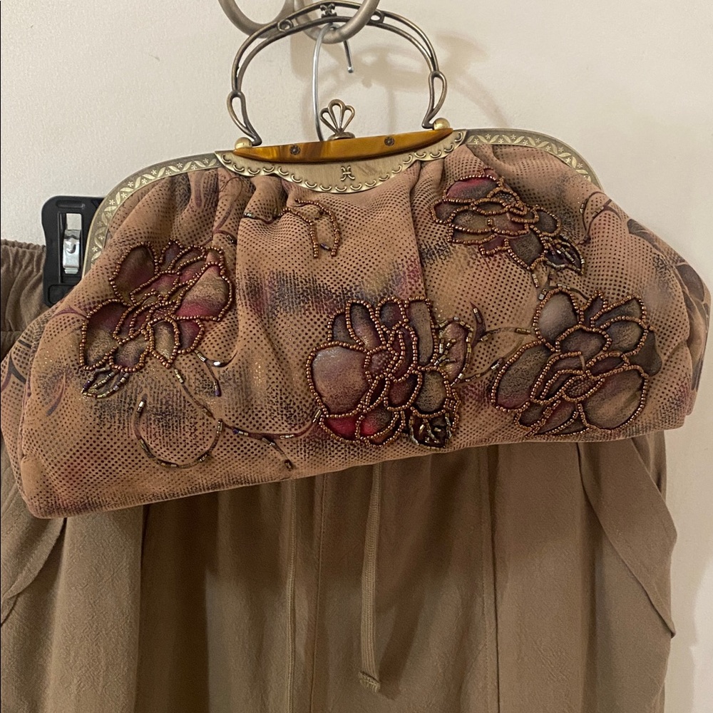 Handbag Beaded Floral Appliqué Tan Women’s Crossover Metal Frame Top Handle